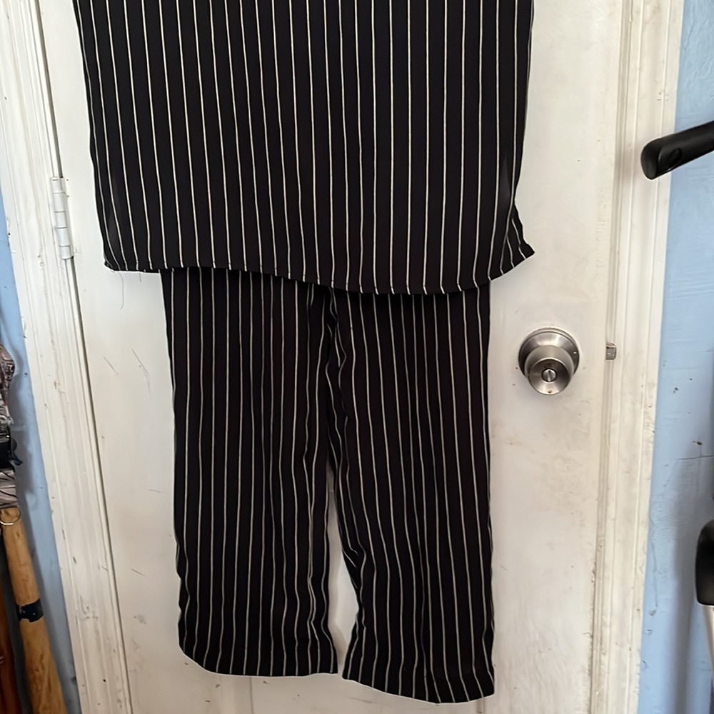 Liz Claiborne size Small pant set. LIKE NEW - Picture 4 of 5